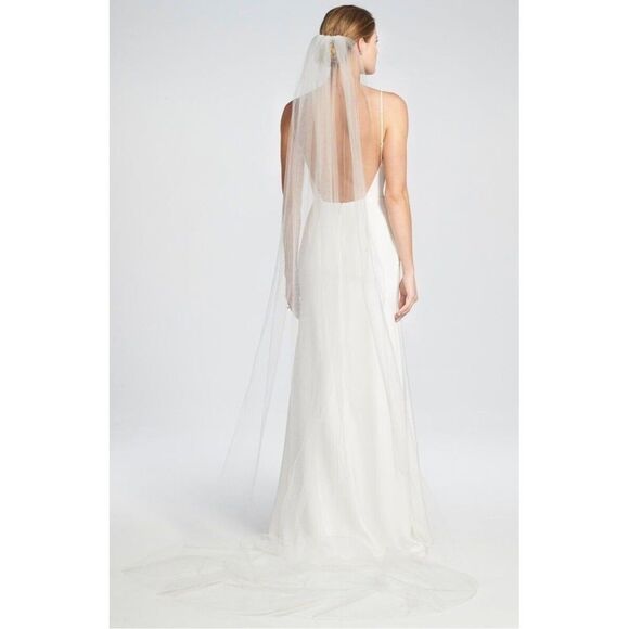 Brides & Hairpins Cristina Simple Veil Cathedral Ivory Single Tier Tulle, 106" - Picture 6 of 11